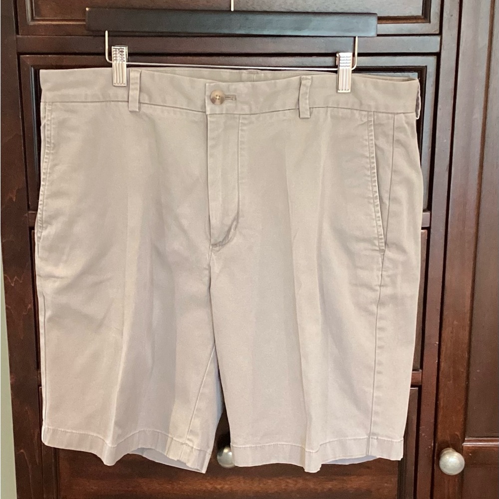 Vineyard Vines Gray Flat Front Shorts VGUC